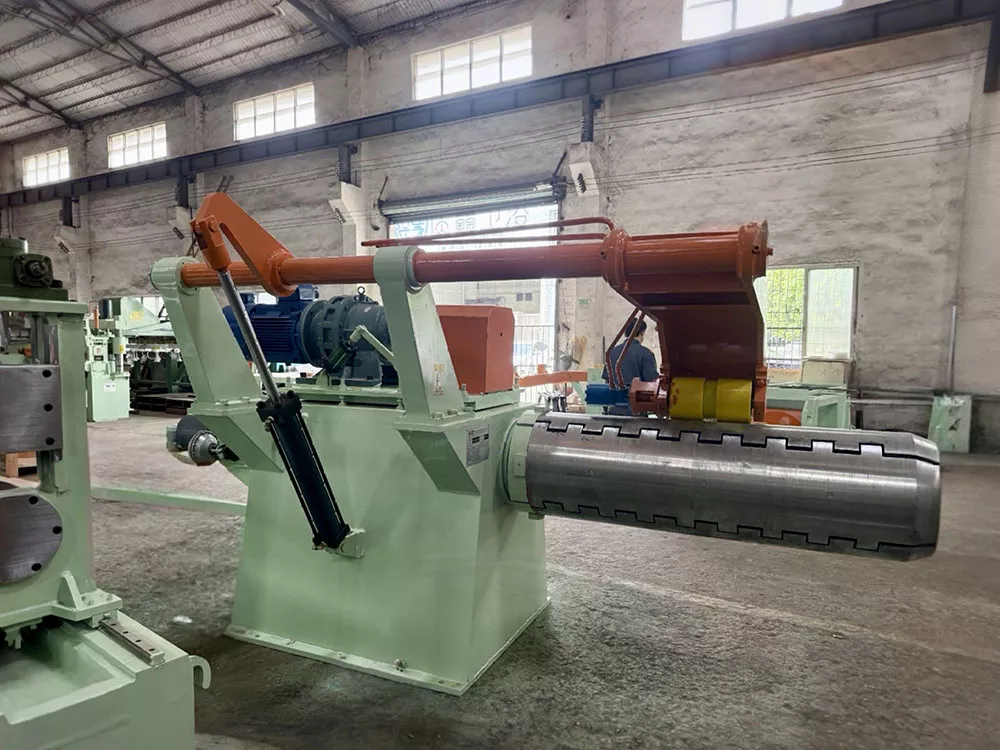 The uncoiler is used in metal coil processing lines to unwind coils smoothly and maintain proper tension for stable material feeding to downstream processes.