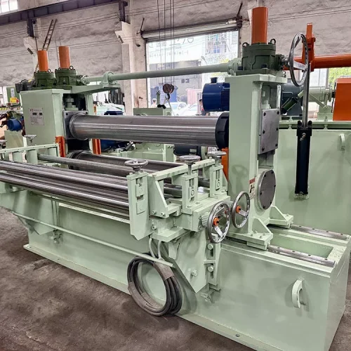 The slitting machine precisely cuts metal coils into narrow strips of required width, ensuring smooth edges and accurate dimensions as the core processing unit of slitting lines.