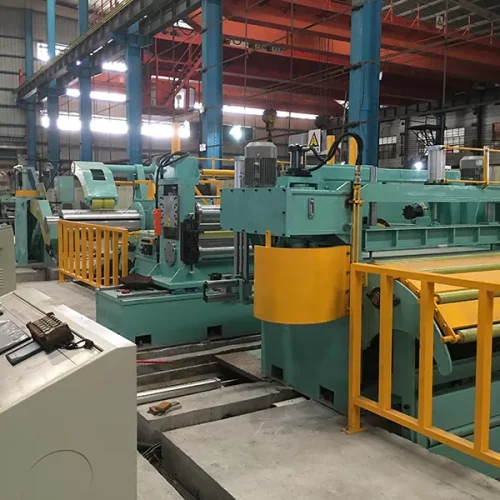 Slitting line compatible with diverse materials (steel, aluminum, copper), ensuring high precision and efficiency.