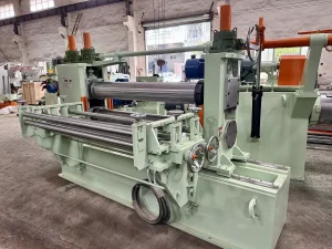 The slitting machine precisely cuts metal coils into narrow strips of required width, ensuring smooth edges and accurate dimensions as the core processing unit of slitting lines.