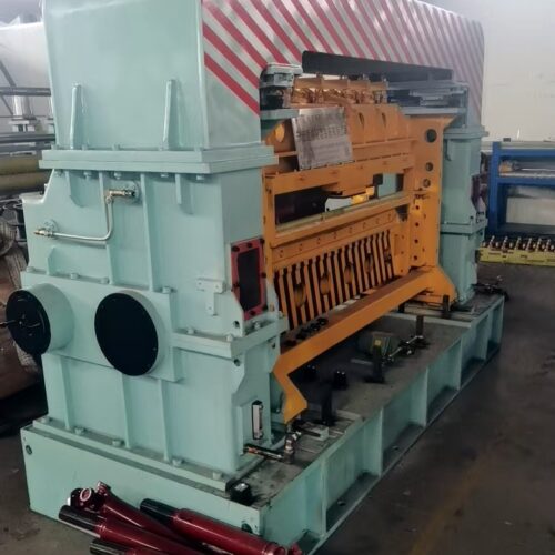 Flying shears cut moving metal sheets continuously, enabling high-speed, precise cutting to boost productivity, widely used in steel, automotive, etc.