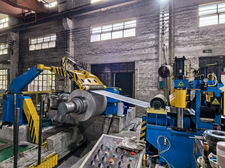 Thick-gauge metal coil slitting lines specialize in precision cutting of metal coils.