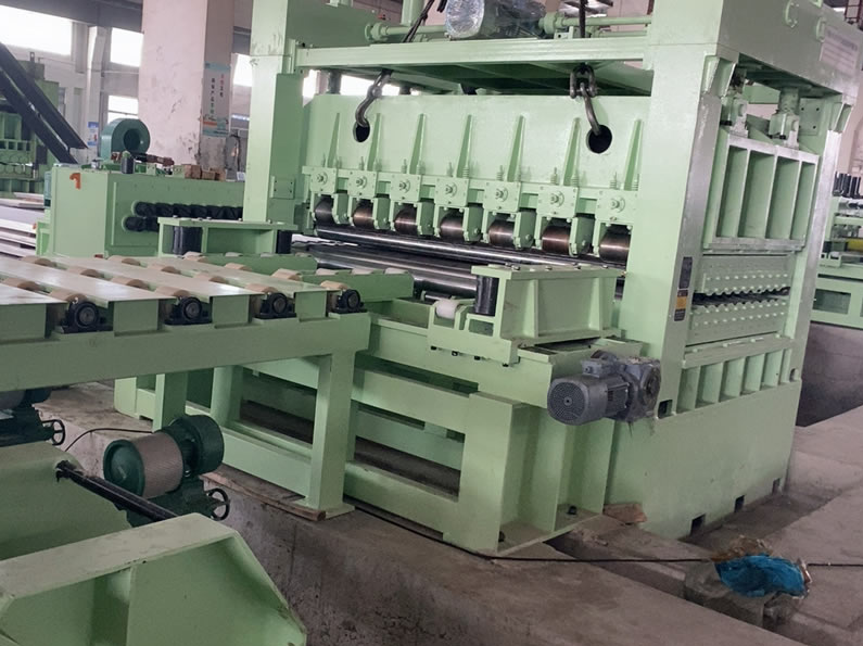 Leveling and cross-cutting lines are core equipment in metal processing, designed to precisely level coils or sheets and cut them to specified dimensions. 