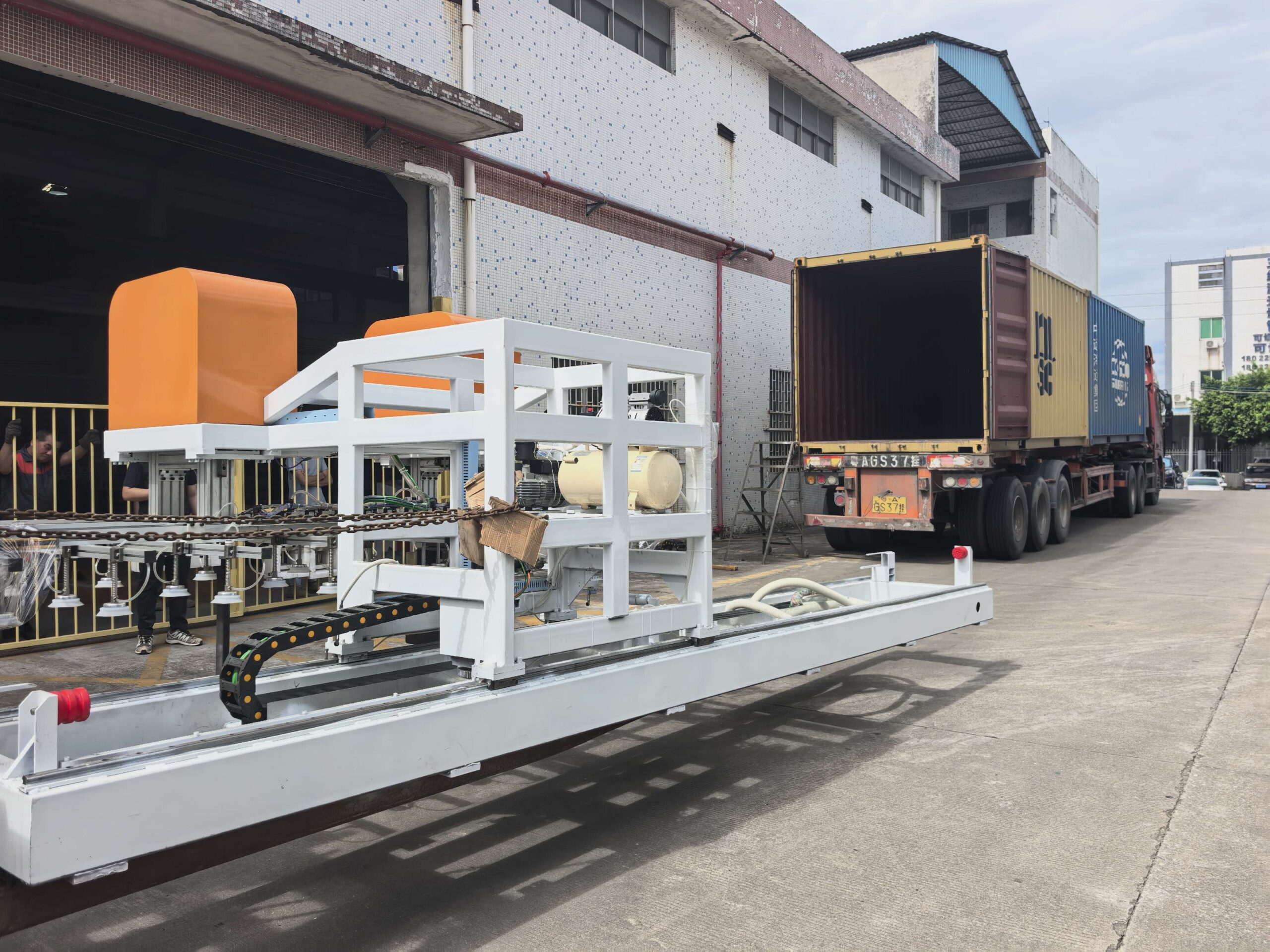 Steel Sheet Loading Machine is designed for high-efficiency, automated material handling in metal processing facilities.
